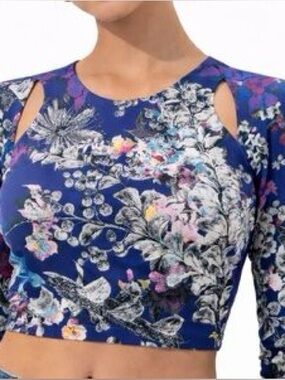 Bebe flowered crop top with keyhole cutouts